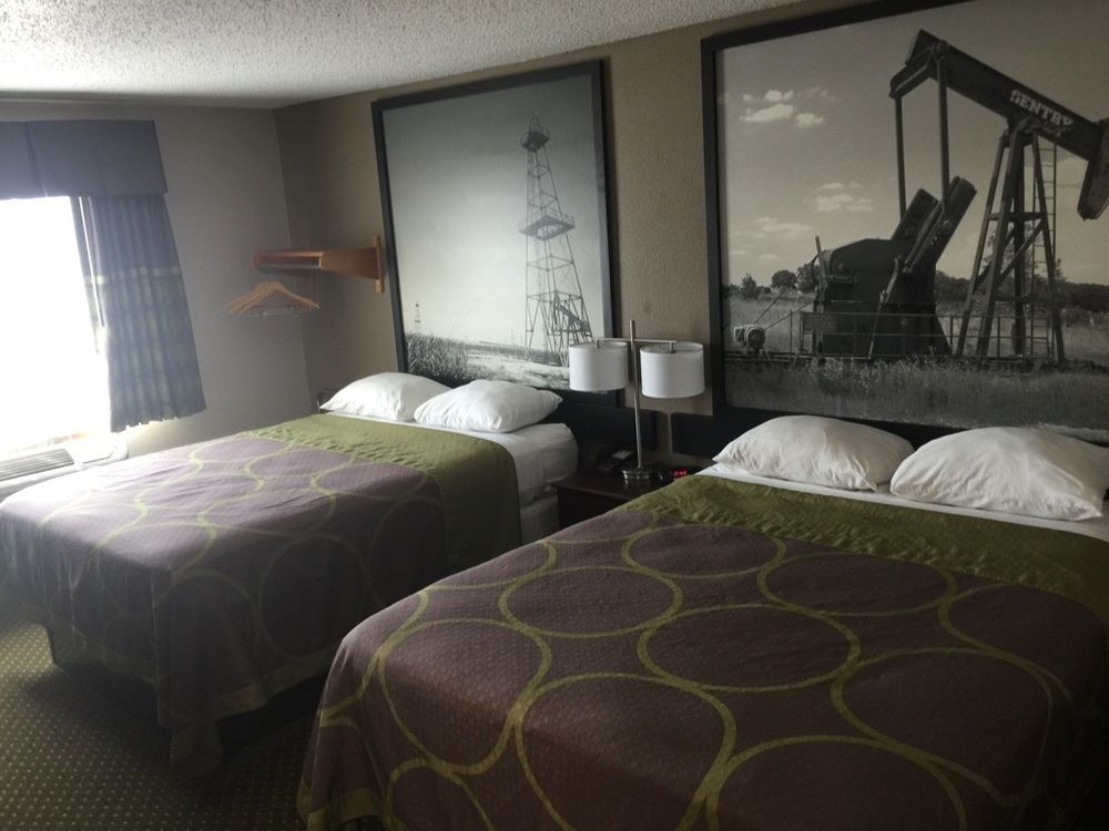 Super 8 By Wyndham Bedford Dfw Airport West Motel Exterior foto