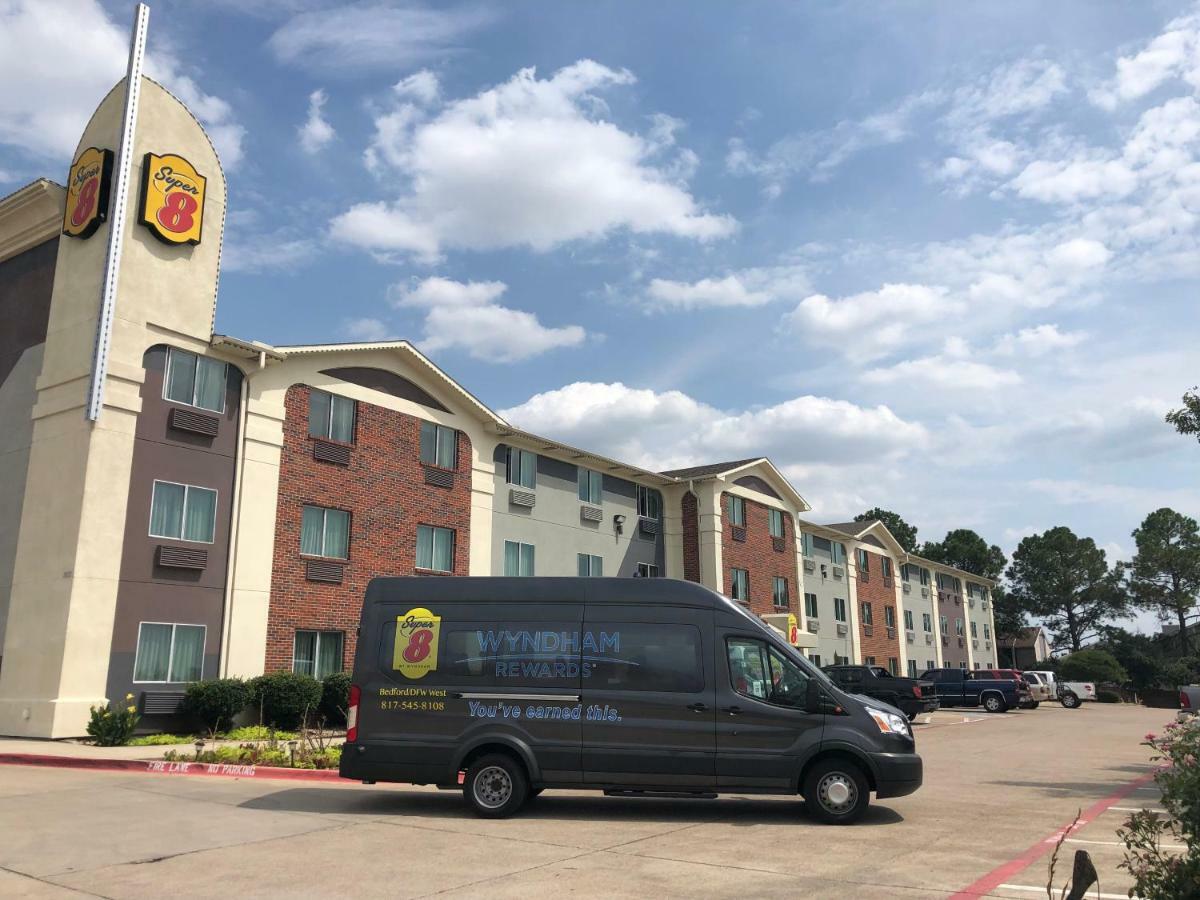 Super 8 By Wyndham Bedford Dfw Airport West Motel Exterior foto